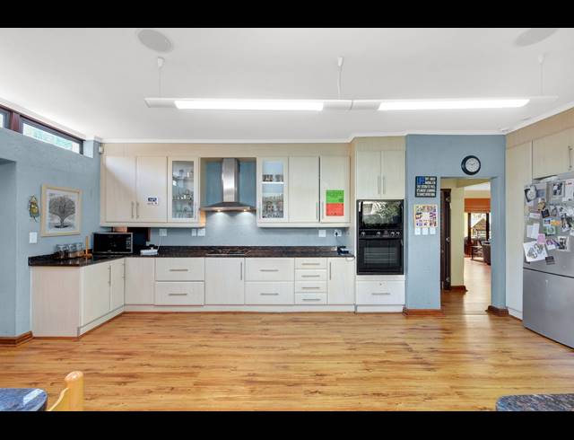 7 BEDROOM HOUSE FOR SALE IN ORCHARDS